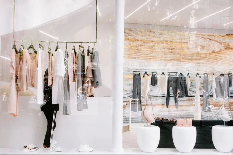 Paris hors vitrines : les adresses secrètes où se composent les garde-robes d'exception